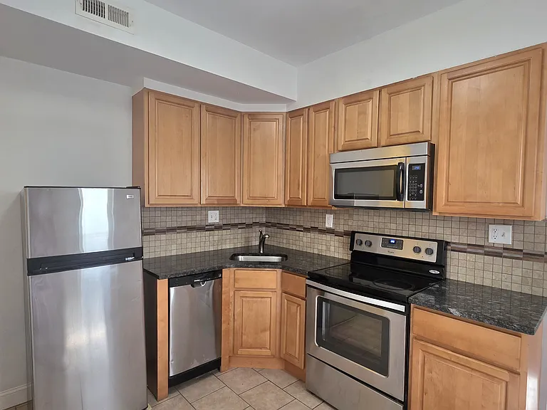 4024 Green St #1 — Photo 2