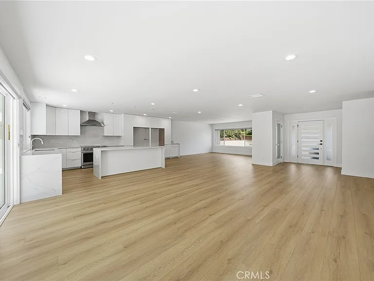 520 W Country Hls — Photo 9