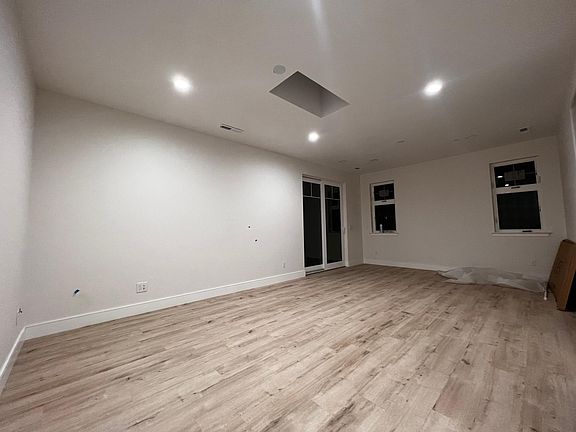 4th image of 644 Bell St