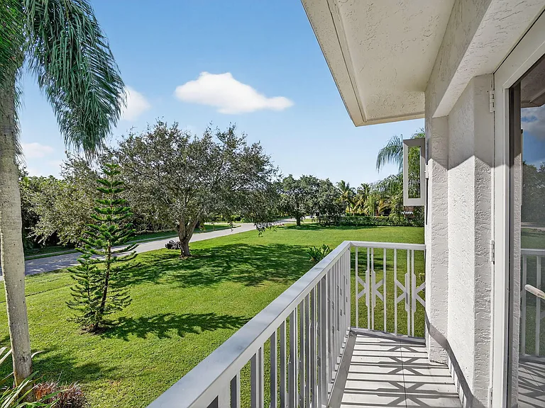 2900 Greenbriar Blvd — Photo 29