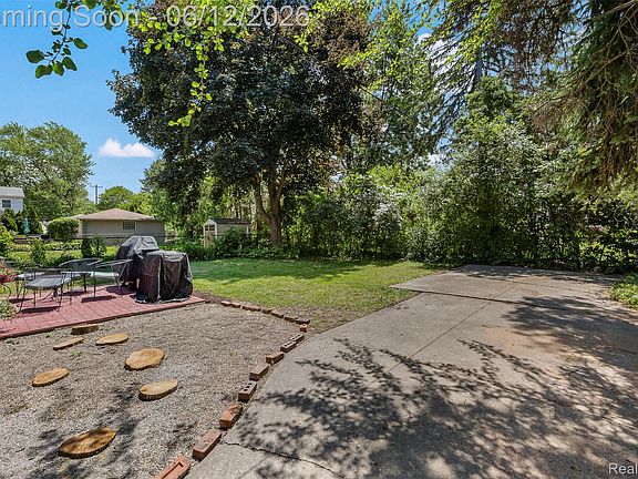 4th image of 10467 W Eleven Mile Rd