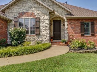 6083 S Lakepoint Dr, Springfield, MO 65804