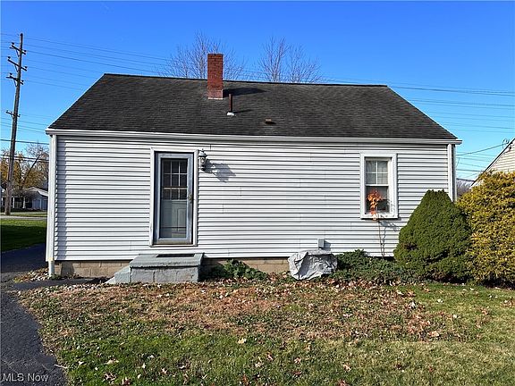 3rd image of 111 Caroline Ave