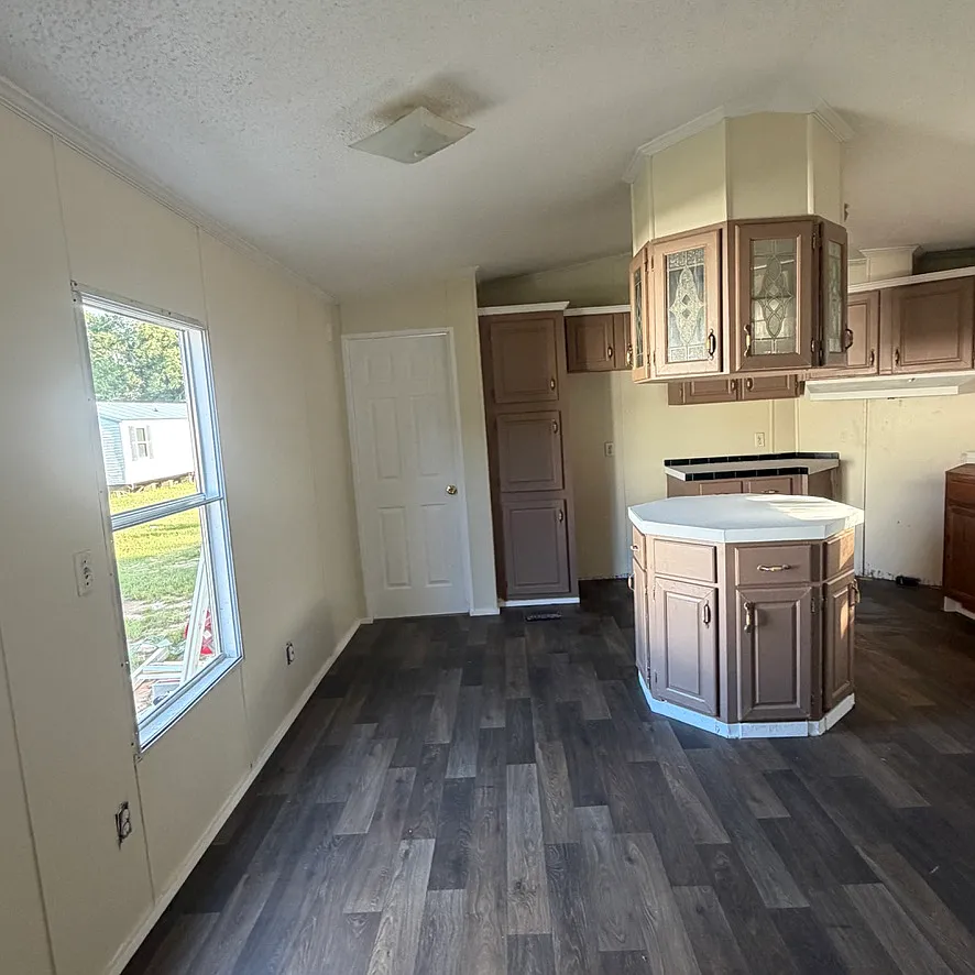 3 bed, 1280 sqft, $900 — Photo 3