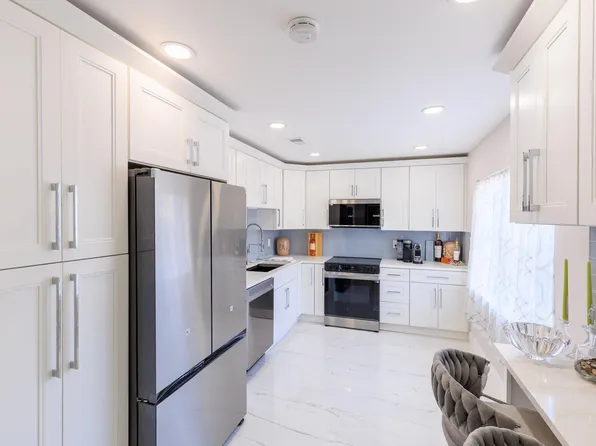 5241 Jog Ln, Delray Beach, FL 33484