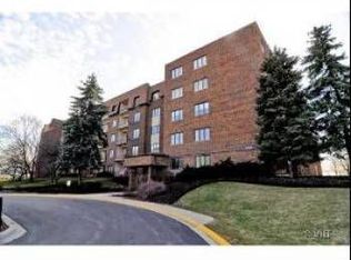 453 Raintree Dr, Glen Ellyn, IL 60137