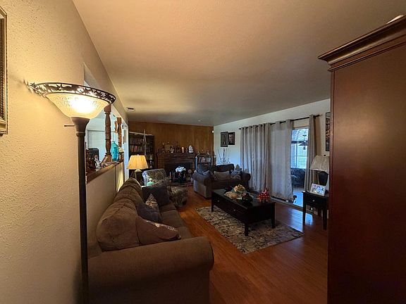 3rd image of 1671 Shirley Ct