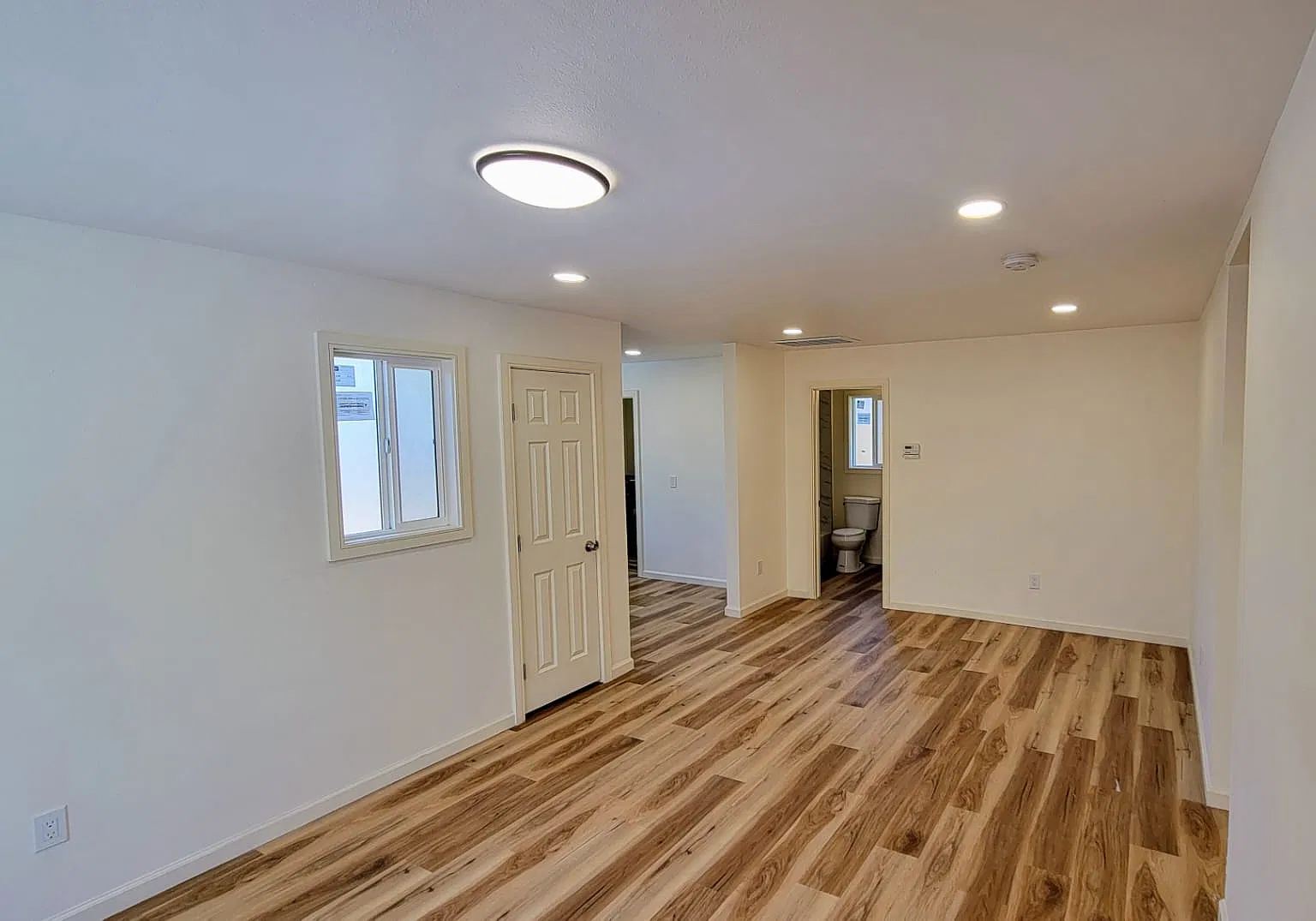 2 bed, 900 sqft, $3,799 — Photo 3