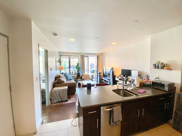 155 N 4th St #3D — Photo 6