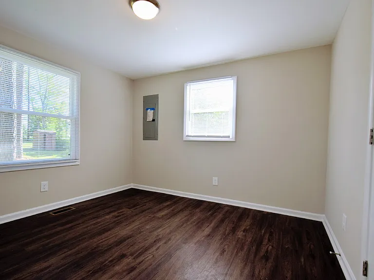405 Andrews Rd — Photo 8