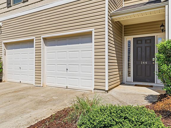 3rd image of 144 Shakleton Dr