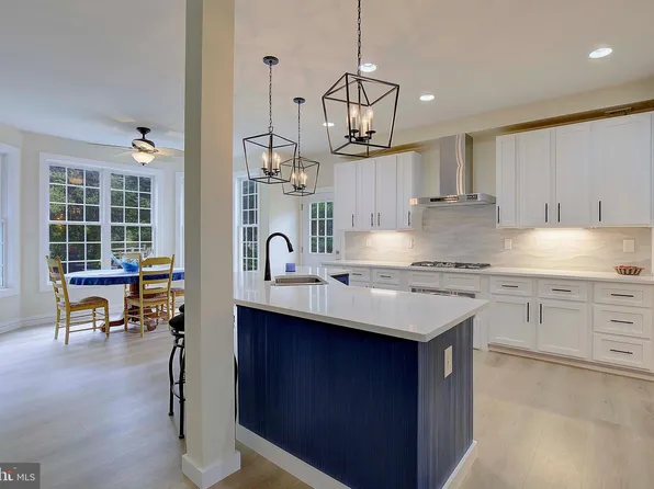 8177 Bodkin Ave, Pasadena, MD 21122