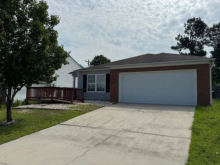 500 Castle Ridge Dr — Photo 1