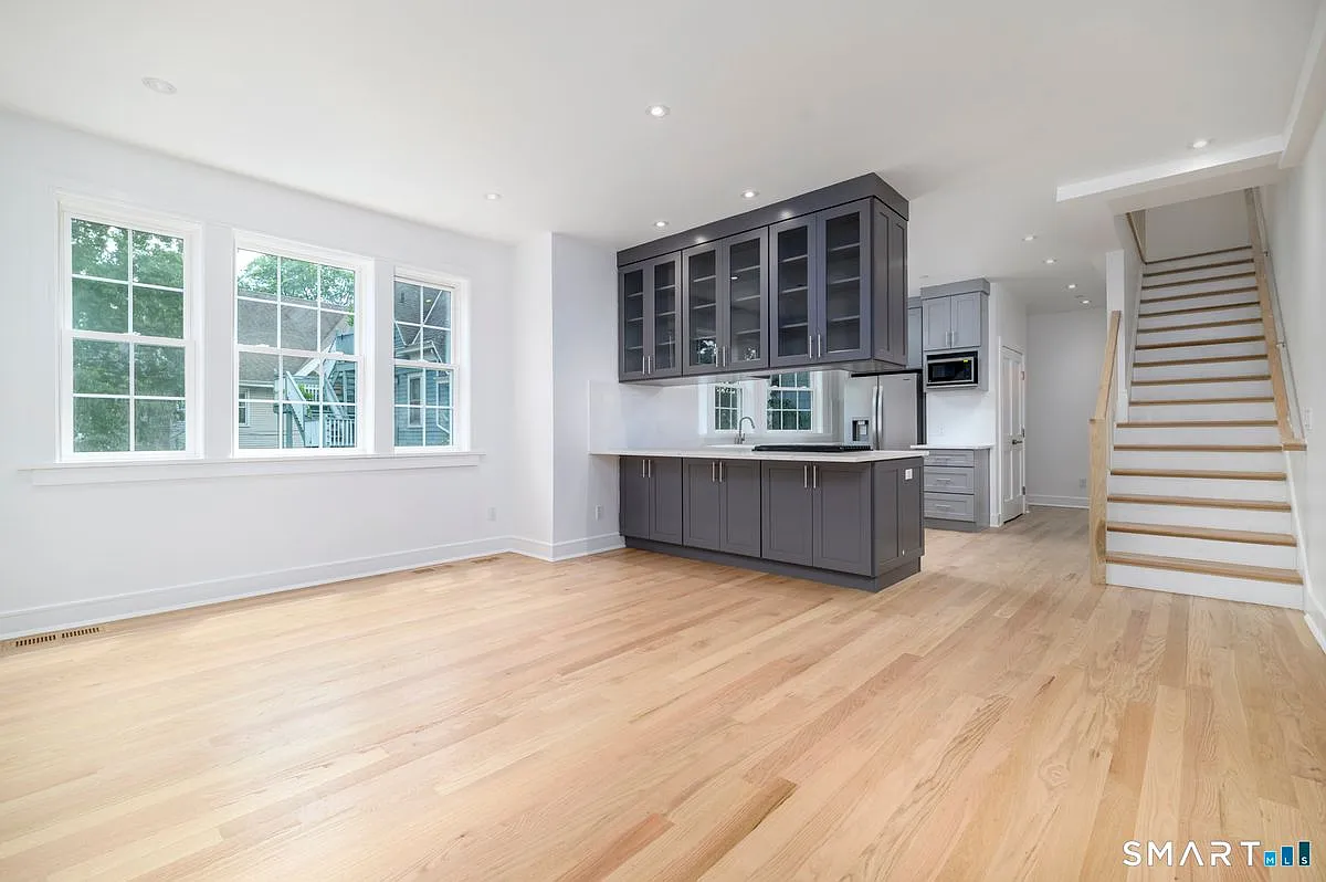 3 bed, 3.0 bath, 1980 sqft, $5,600 — Photo 3