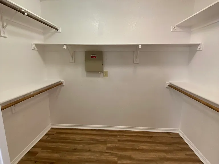 4644 Booth Dr — Photo 31