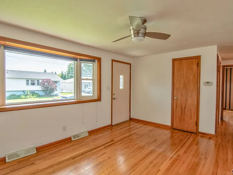 311 Swansea Ave — Photo 9