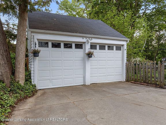 4th image of 249 University Dr