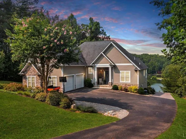 1227 Moon Ridge Ln, Goodview, VA 24095