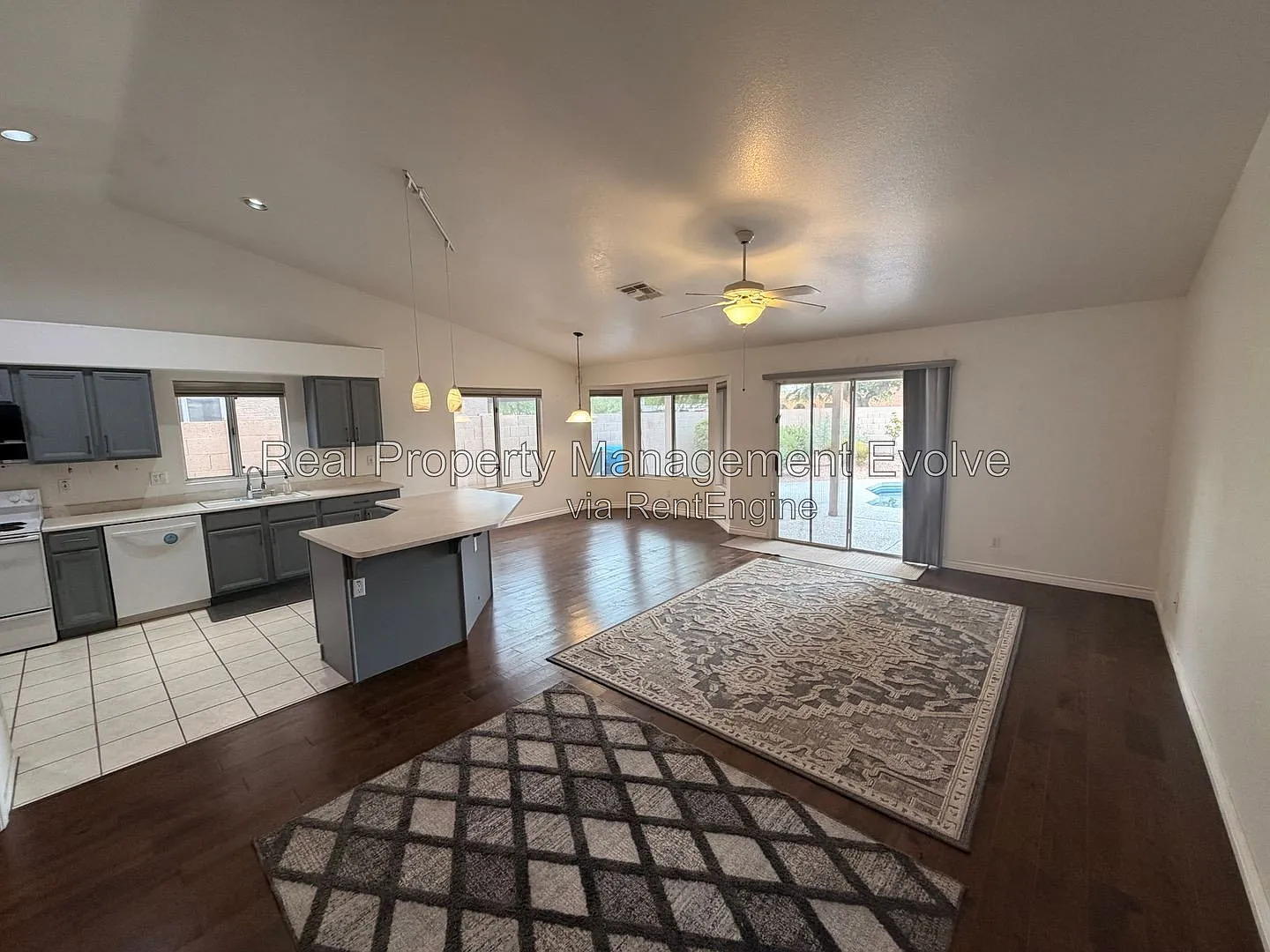 3 bed, 2.0 bath, 1465 sqft, $2,395 — Photo 4
