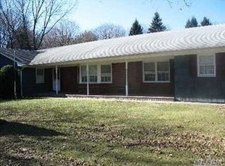 16 Donovan Dr, Cold Spring Harbor, NY 11724