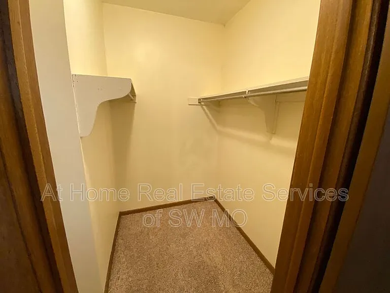 1921 Bellerive Dr — Photo 9