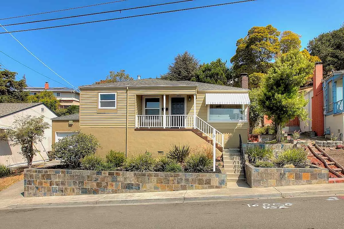 16050 Selborne Dr photo 1