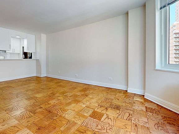 4th image of 400 E 71st St APT 8P