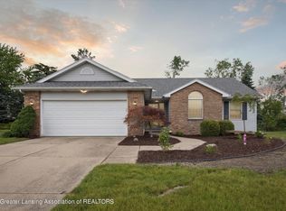11880 Woodspointe Dr, Grand Ledge, MI 48837