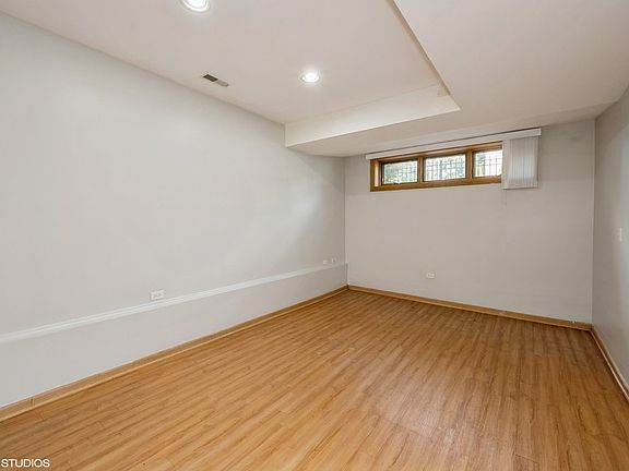 4th image of 800 S Claremont Ave