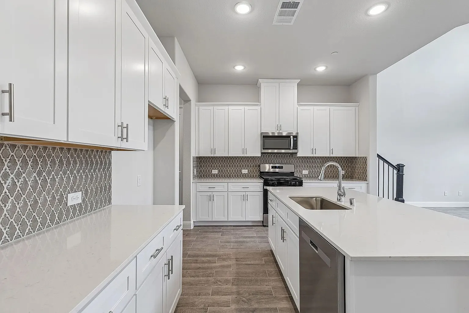 3 bed, 2.5 bath, 1813 sqft, $2,750 — Photo 2