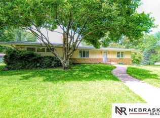 11618 Pacific St, Omaha, NE 68154