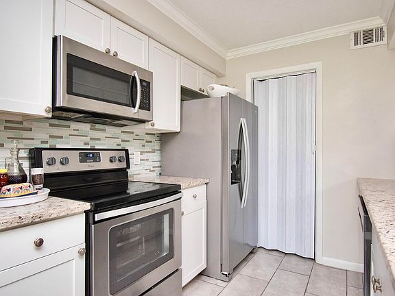 5th image of 815 W Boynton Beach Boulevard #15-105