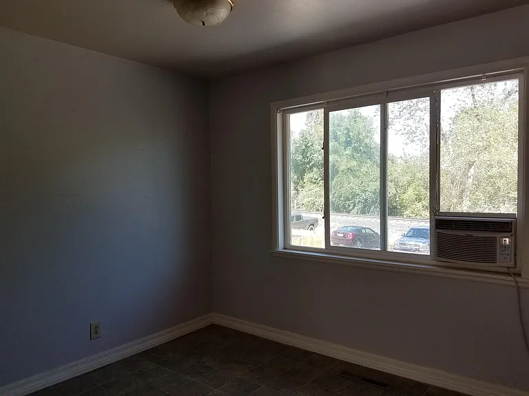 1150 Evans Ave — Photo 8