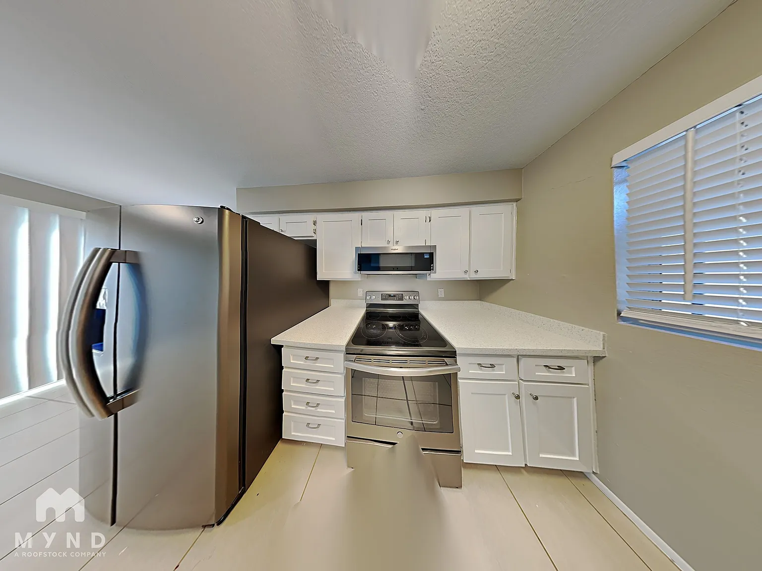 2 bed, 2.0 bath, 976 sqft, $1,599 — Photo 2