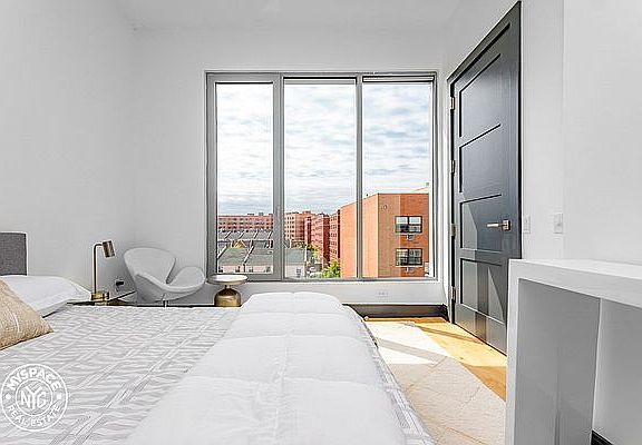 5th image of 10 Montieth St APT 267