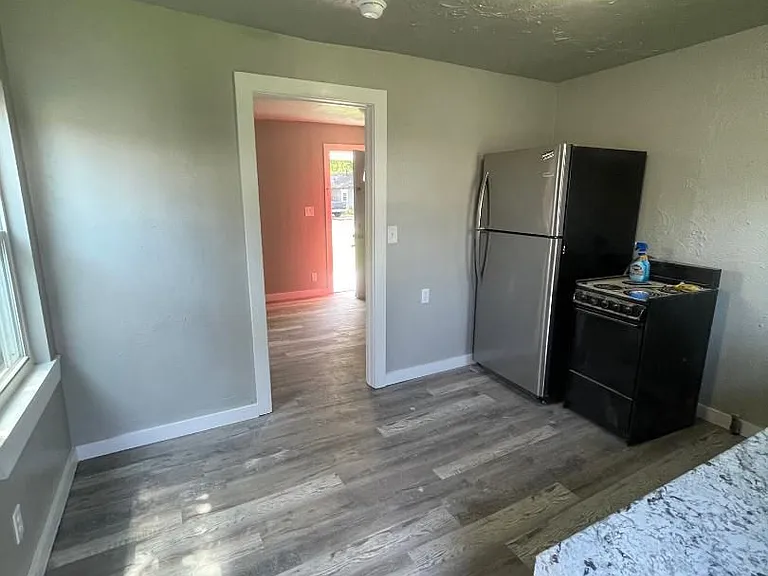 623 E Acres St — Photo 10
