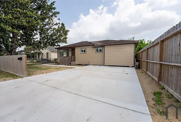 5 bed, 1900 sqft, $2,000 — Photo 2