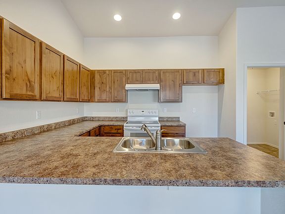 5th image of 332 Torreys Dr