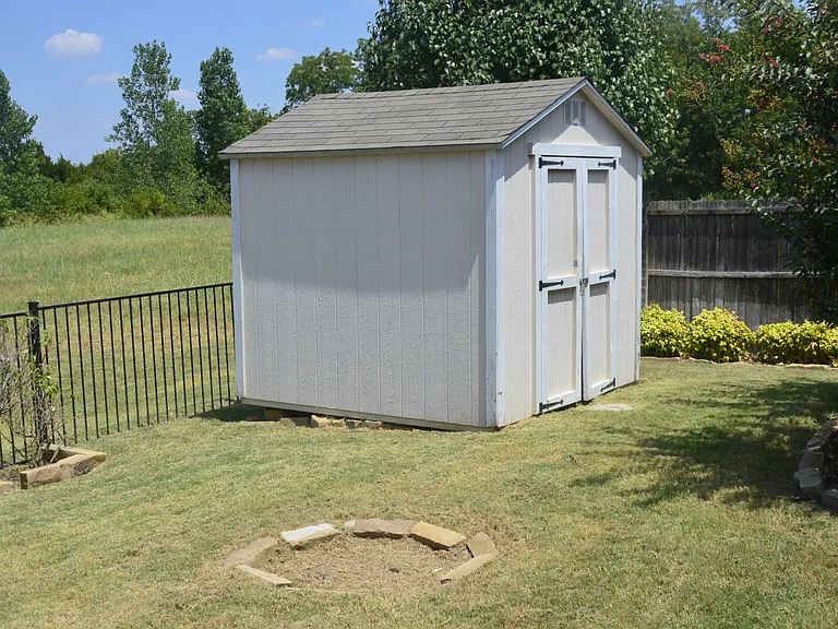 981 Crockett Dr — Photo 11