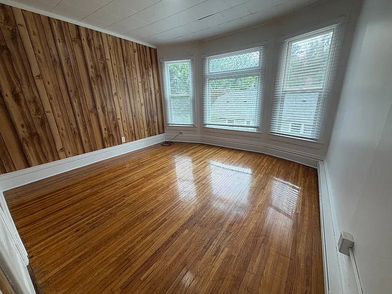 2221 West 1st Avenue — Photo 4