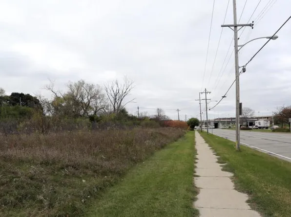 8747 North 76TH PLACE, Milwaukee, WI 53223