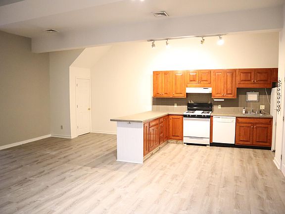 4th image of 310 York Ave APT 1