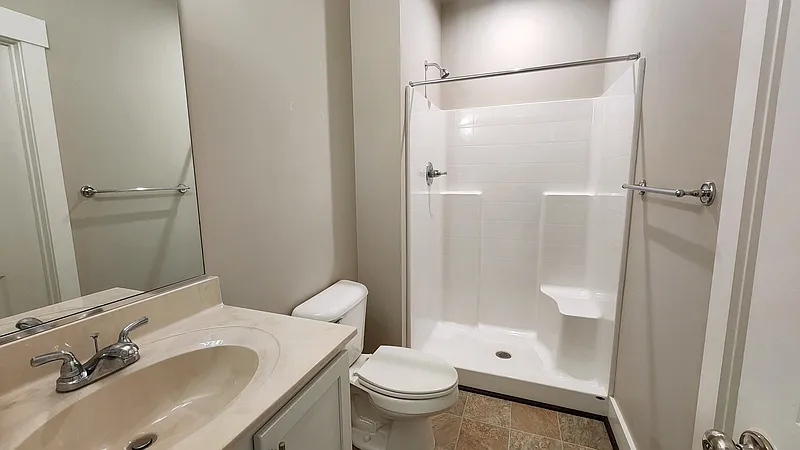 6 bed, 4.0 bath, 3000 sqft, $3,700 — Photo 4