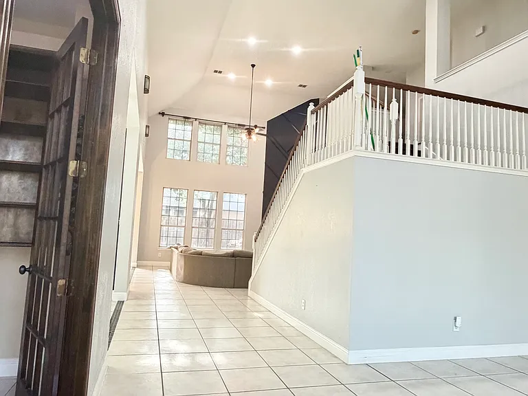 3527 Tamarack Dr — Photo 2