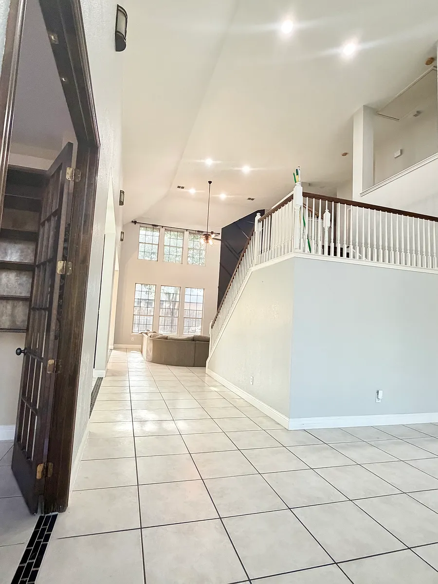 Building Photo - 3527 Tamarack Dr