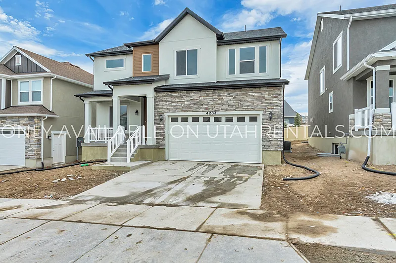 4 bed, 2.5 bath, 3105 sqft, $2,800 — Photo 2