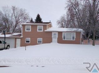 2100 E Sylvan Cir, Brandon, SD 57005