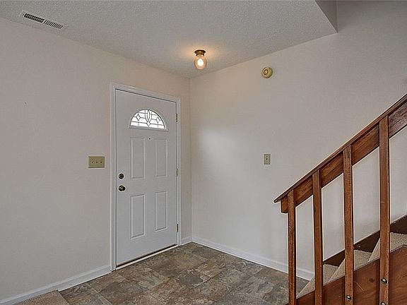 4th image of 135 Castilian Dr