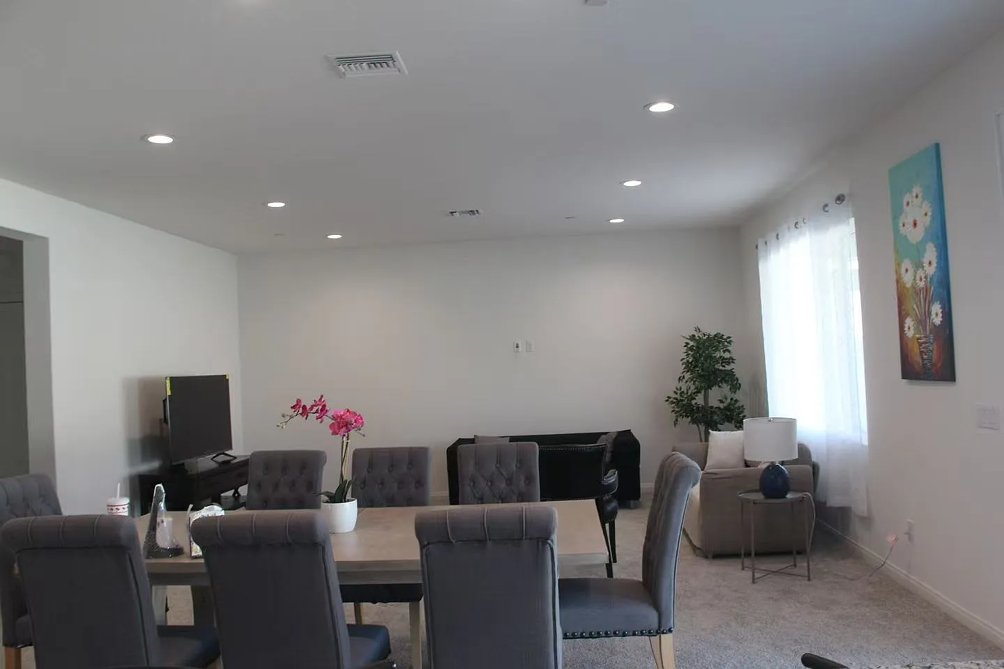7 bed, 3245 sqft, $4,000 — Photo 2