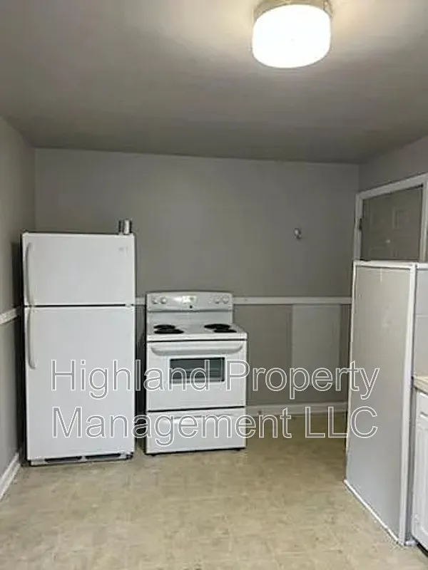 2 bed, 1.0 bath, $890 — Photo 3